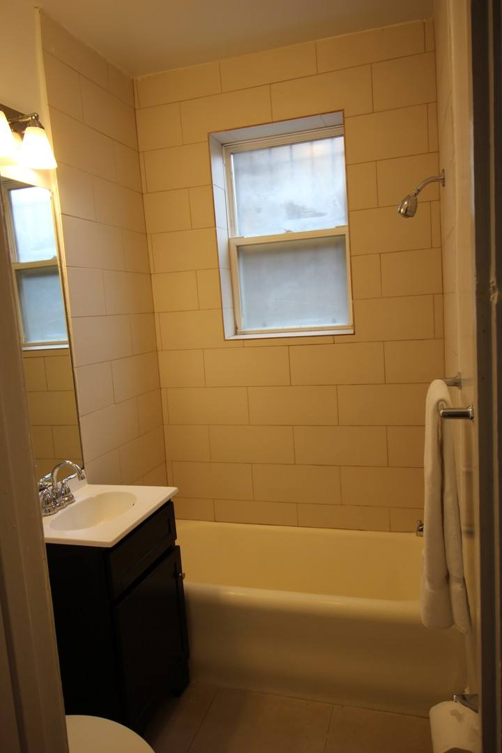 Apartment for rent at 1210 W Granville, Chicago, IL 60660