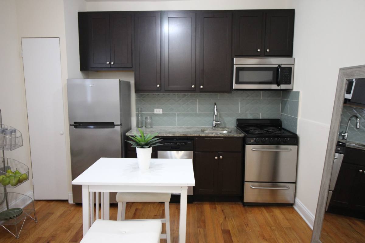 Apartment for rent at 1210 W Granville, Chicago, IL 60660