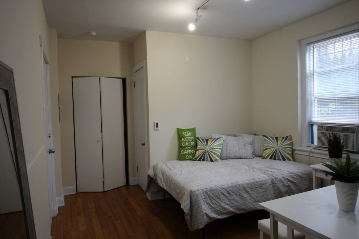 Apartment for rent at 1210 W Granville, Chicago, IL 60660