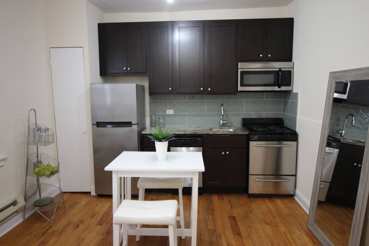 Apartment for rent at 1210 W Granville, Chicago, IL 60660