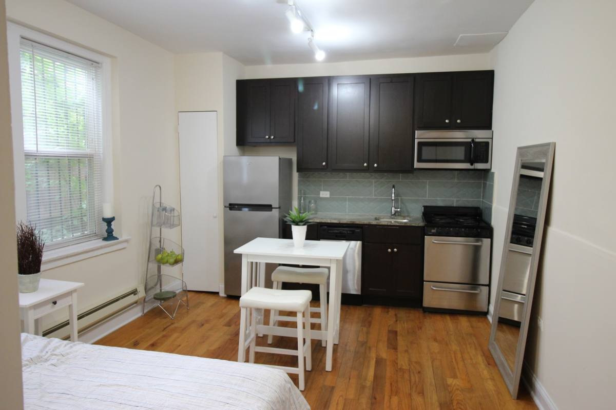 Apartment for rent at 1210 W Granville, Chicago, IL 60660