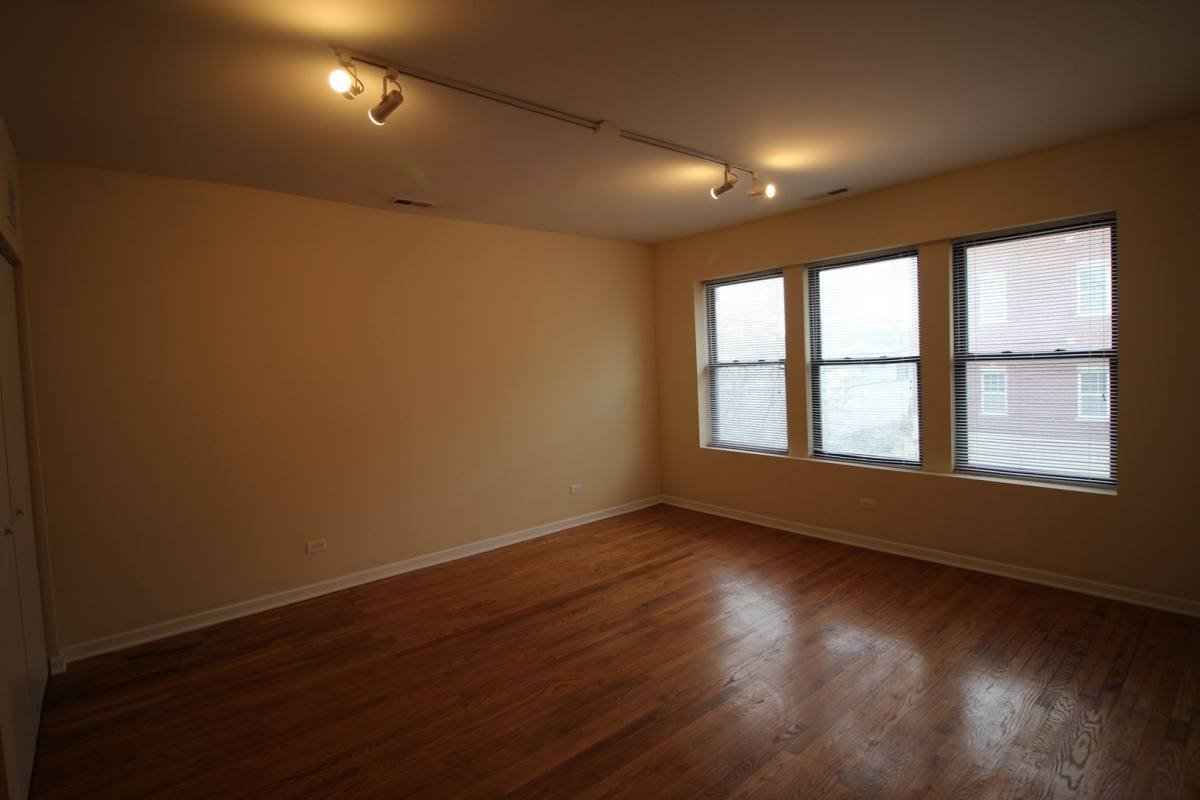 Apartment for rent at 3001 W Lawrence, Chicago, IL 60625