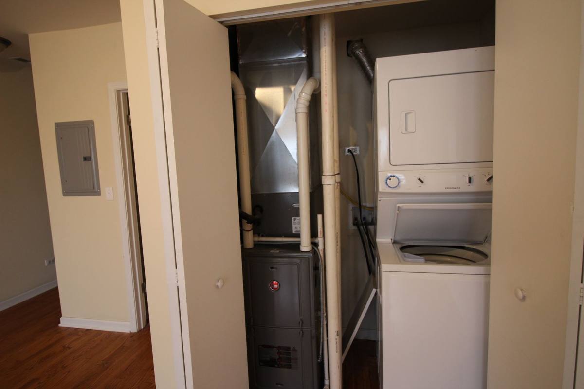 Apartment for rent at 3001 W Lawrence, Chicago, IL 60625