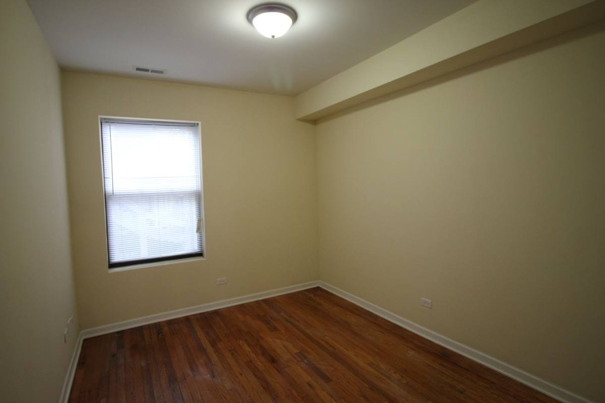 Apartment for rent at 3001 W Lawrence, Chicago, IL 60625