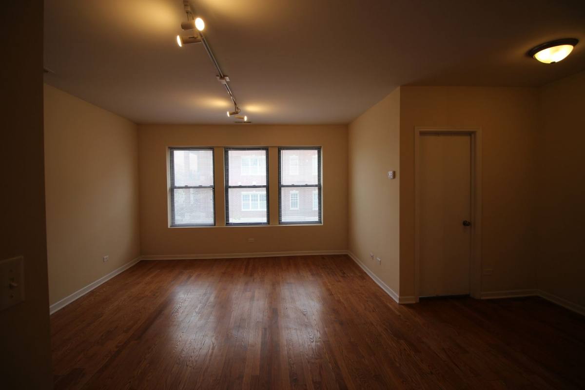 Apartment for rent at 3001 W Lawrence, Chicago, IL 60625
