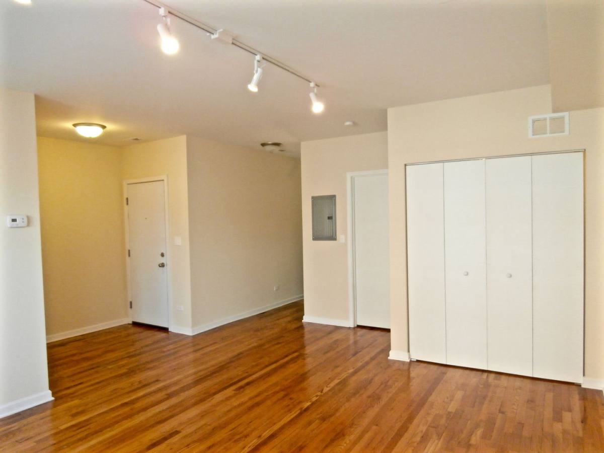 Apartment for rent at 3001 W Lawrence, Chicago, IL 60625