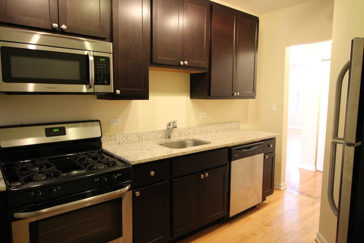 Apartment for rent at 3119 W Lawrence Ave, Chicago, IL 60625