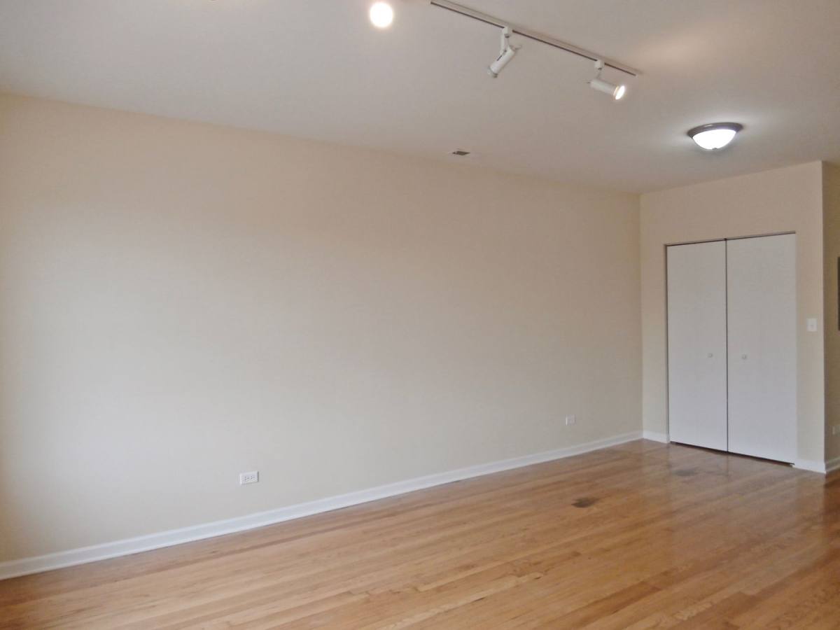 Apartment for rent at 3119 W Lawrence Ave, Chicago, IL 60625
