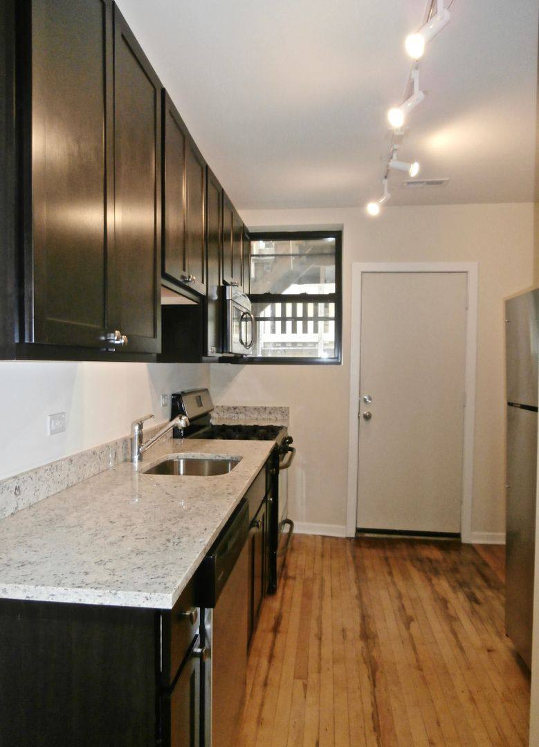 Apartment for rent at 3119 W Lawrence Ave, Chicago, IL 60625