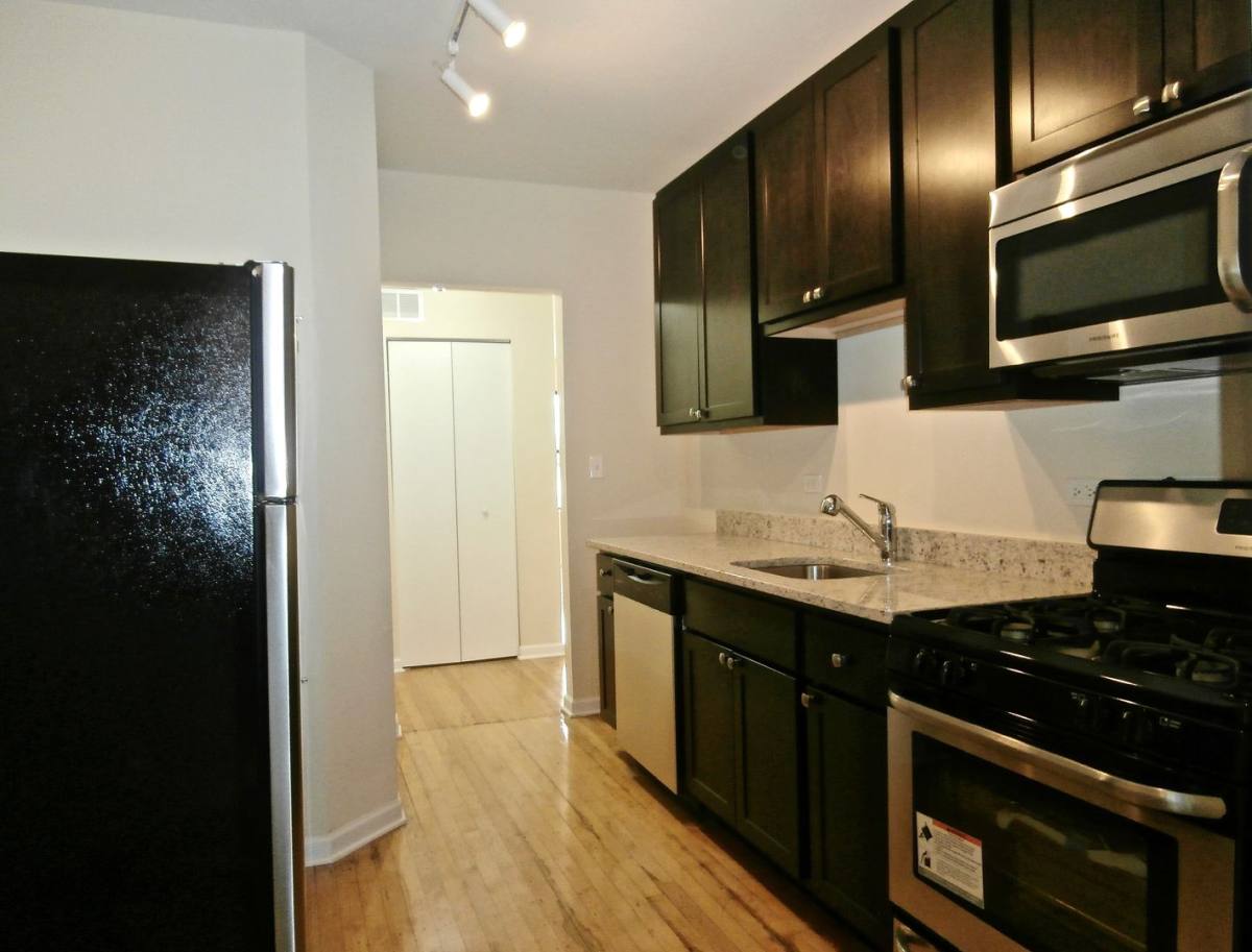 Apartment for rent at 3119 W Lawrence Ave, Chicago, IL 60625
