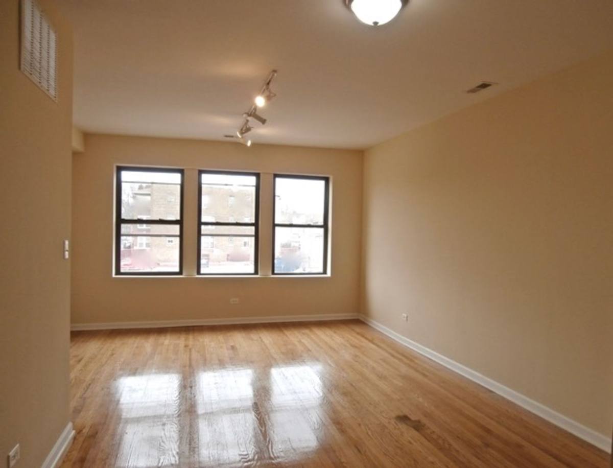 Apartment for rent at 3119 W Lawrence Ave, Chicago, IL 60625