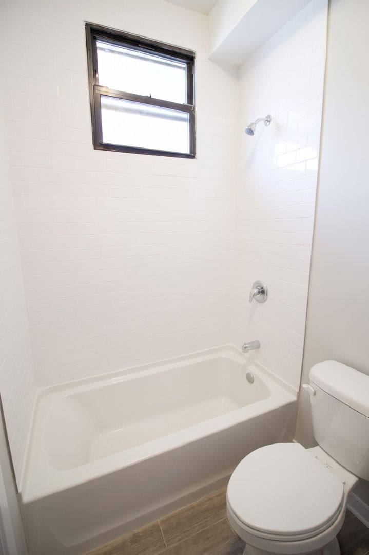 Apartment for rent at 4200-08 N Milwaukee Ave 4948-52 Berteau, Chicago, IL 60641
