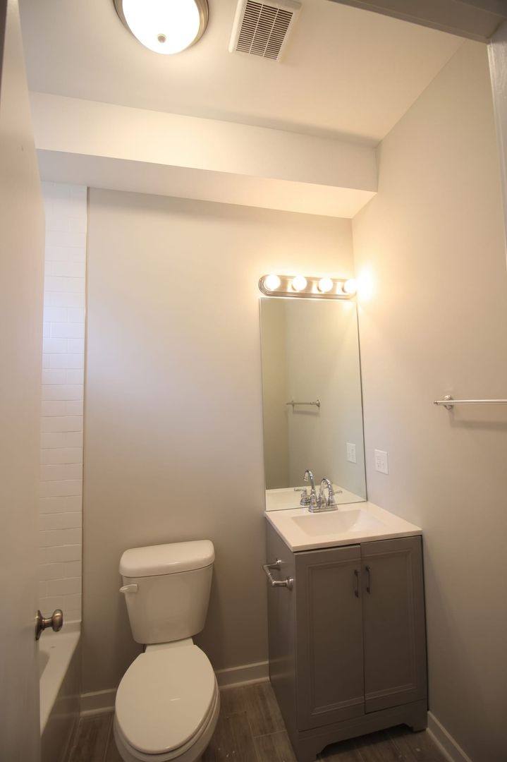 Apartment for rent at 4200-08 N Milwaukee Ave 4948-52 Berteau, Chicago, IL 60641