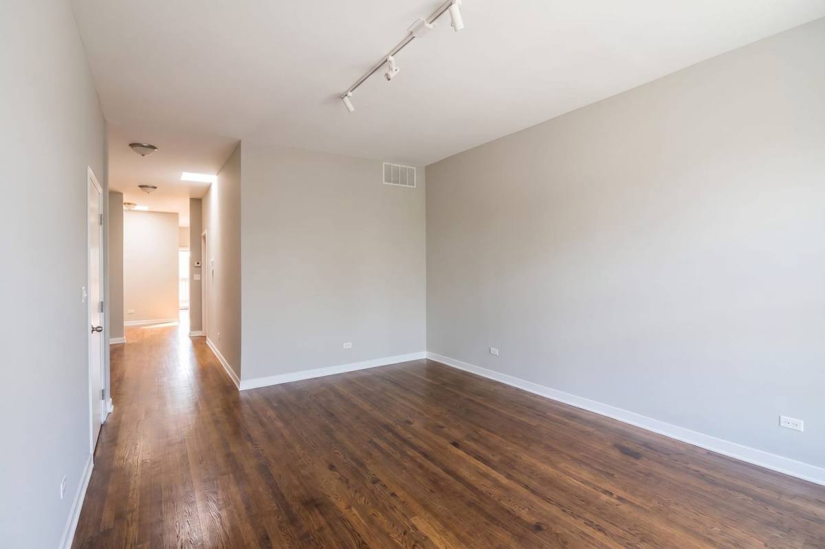 Apartment for rent at 4200-08 N Milwaukee Ave 4948-52 Berteau, Chicago, IL 60641