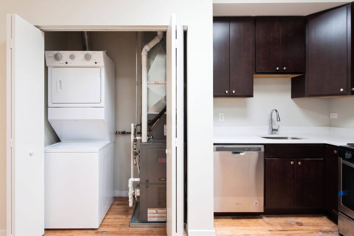 Apartment for rent at 4200-08 N Milwaukee Ave 4948-52 Berteau, Chicago, IL 60641