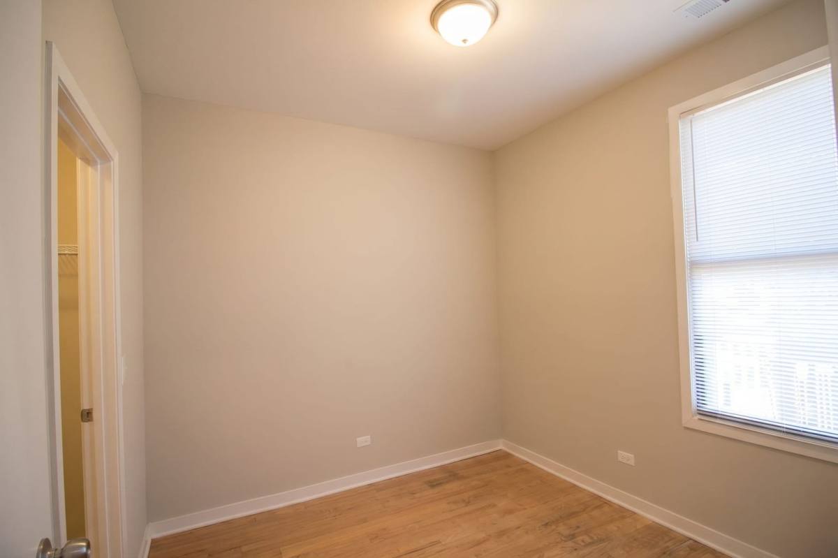 Apartment for rent at 4200-08 N Milwaukee Ave 4948-52 Berteau, Chicago, IL 60641