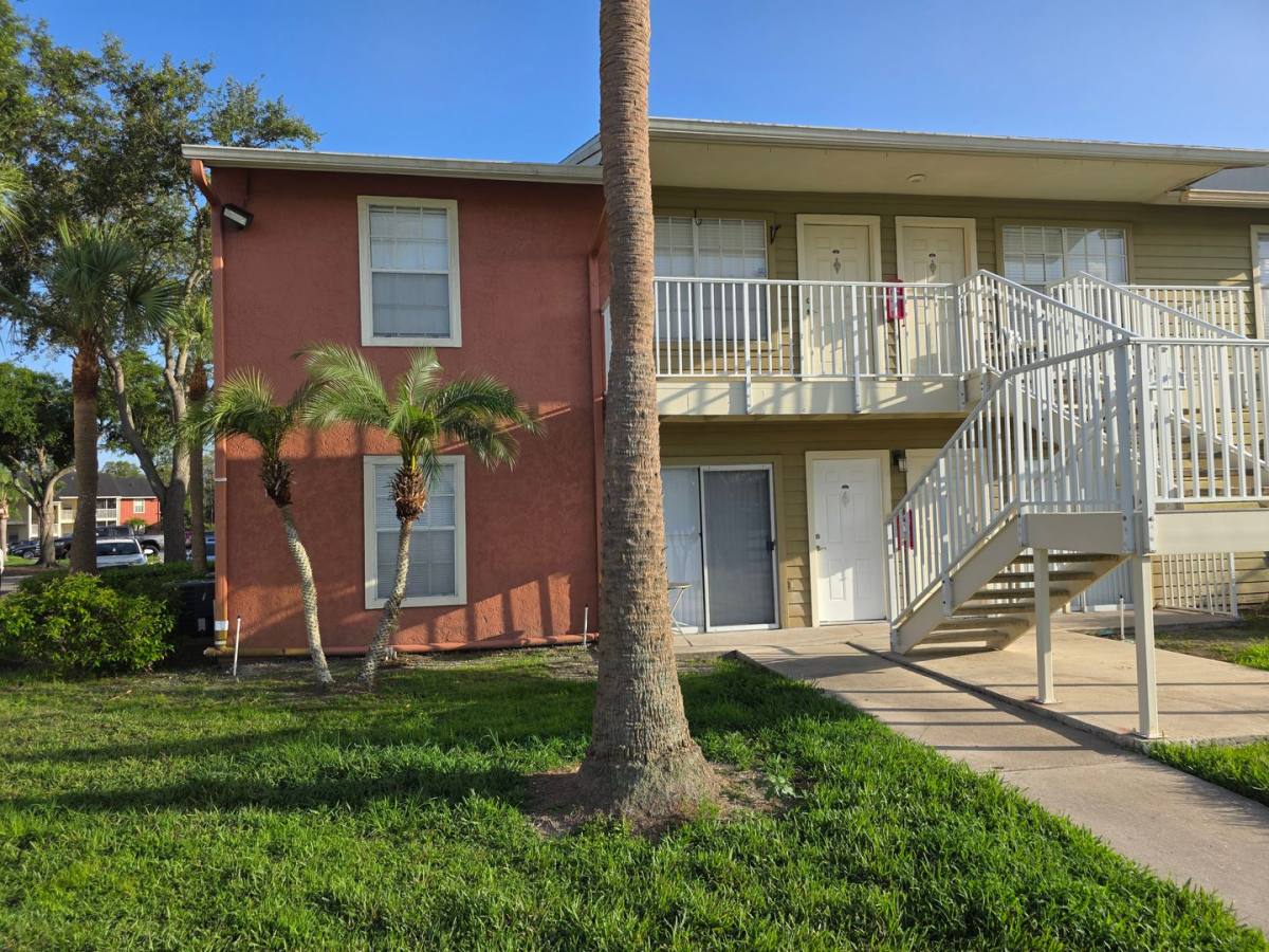 Condo for rent at 220 Lake Parsons Green, Brandon, FL 33511
