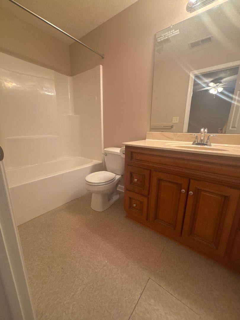 Apartment for rent at 282 Foxworth Dr, Jackson, TN 38305