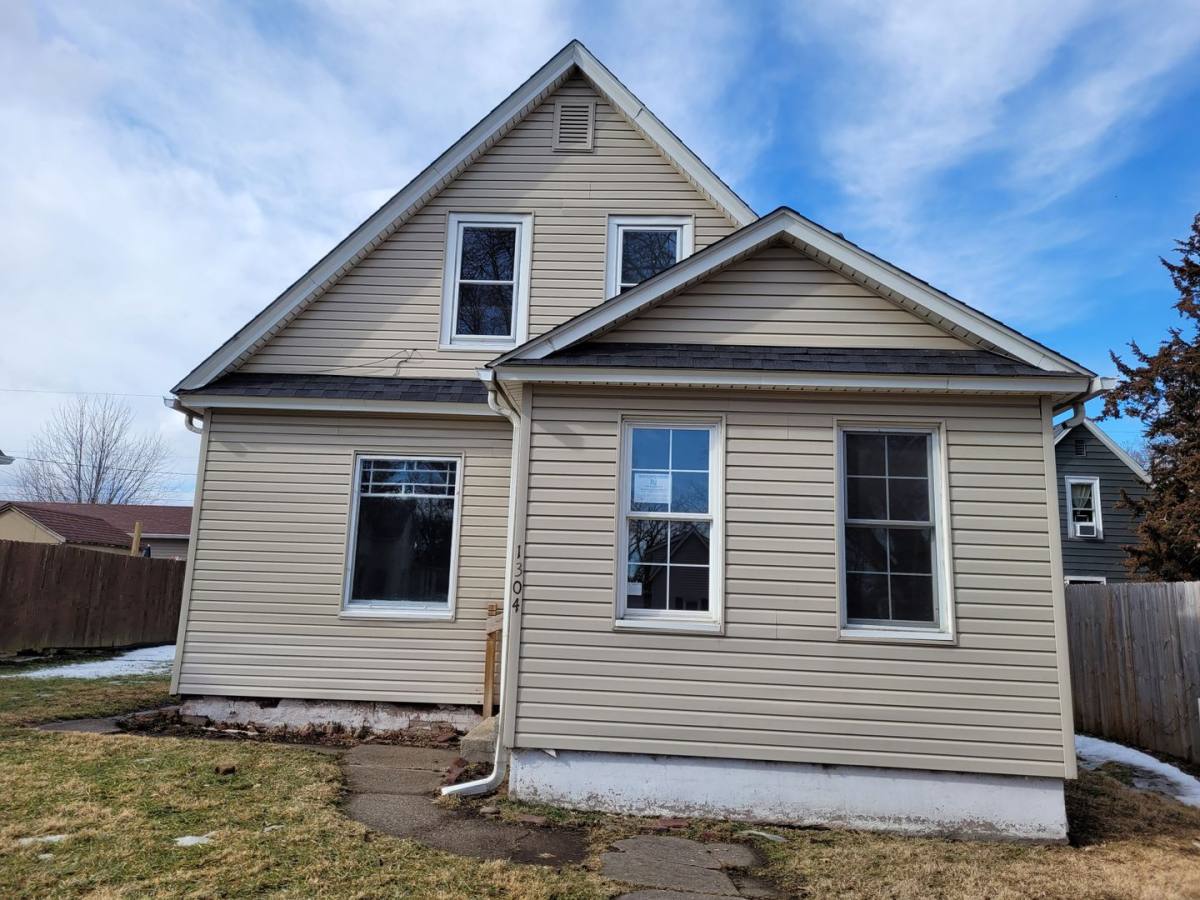 House for rent at 1304 25th St, Rock Island, IL 61201