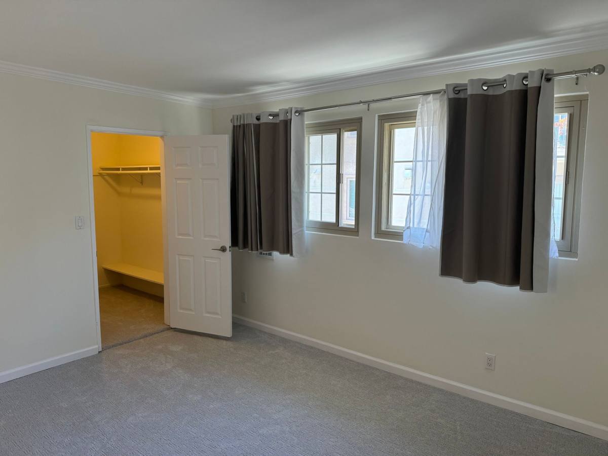 Apartment for rent at 8219 Redlands St, Playa Del Rey, CA 90293