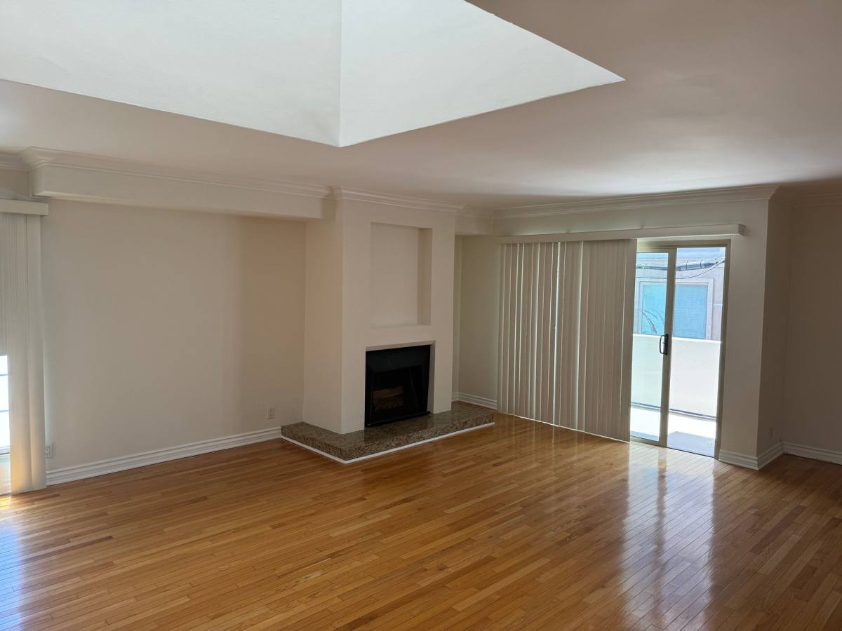 Apartment for rent at 8219 Redlands St, Playa Del Rey, CA 90293