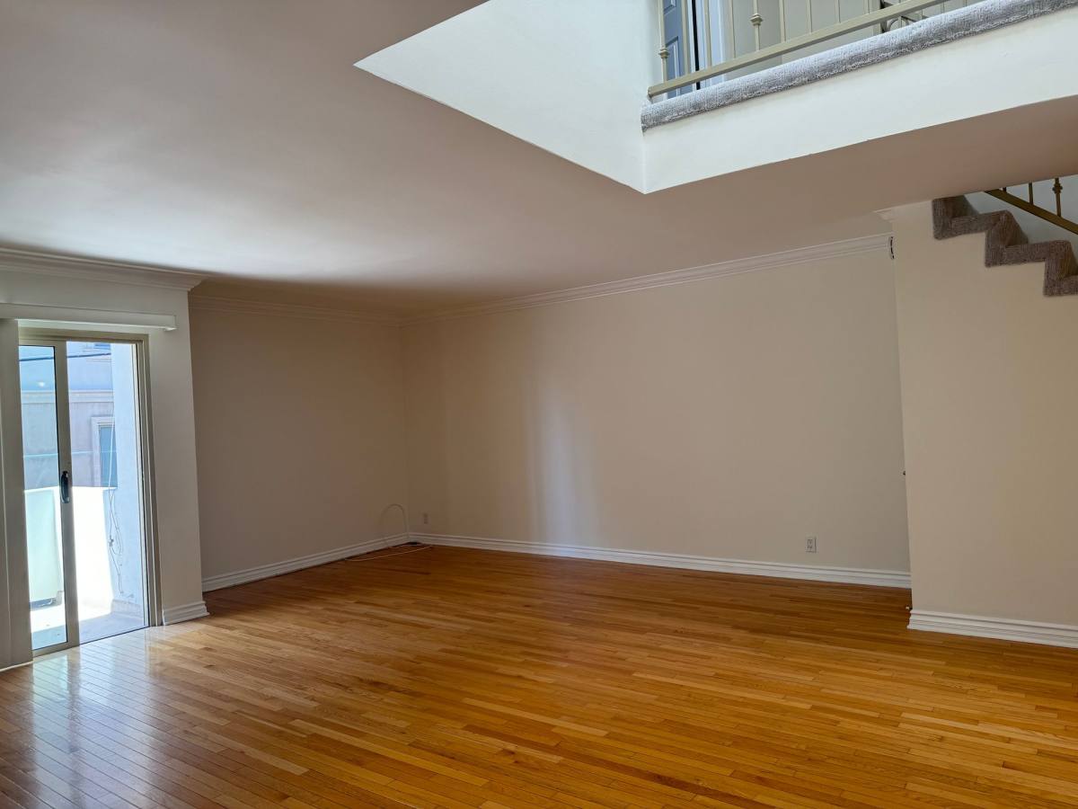 Apartment for rent at 8219 Redlands St, Playa Del Rey, CA 90293