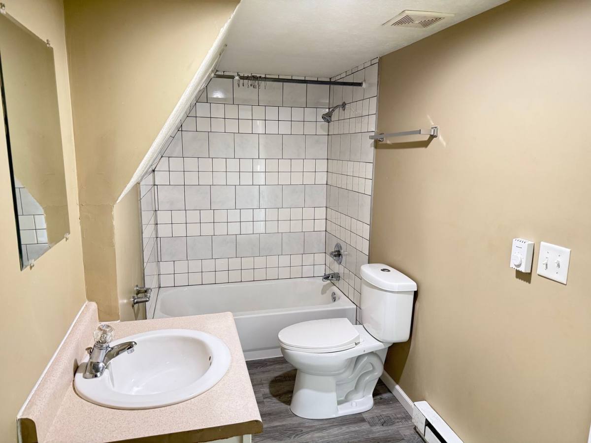 Apartment for rent at 510 W Washington St, Bloomington, IL 61701