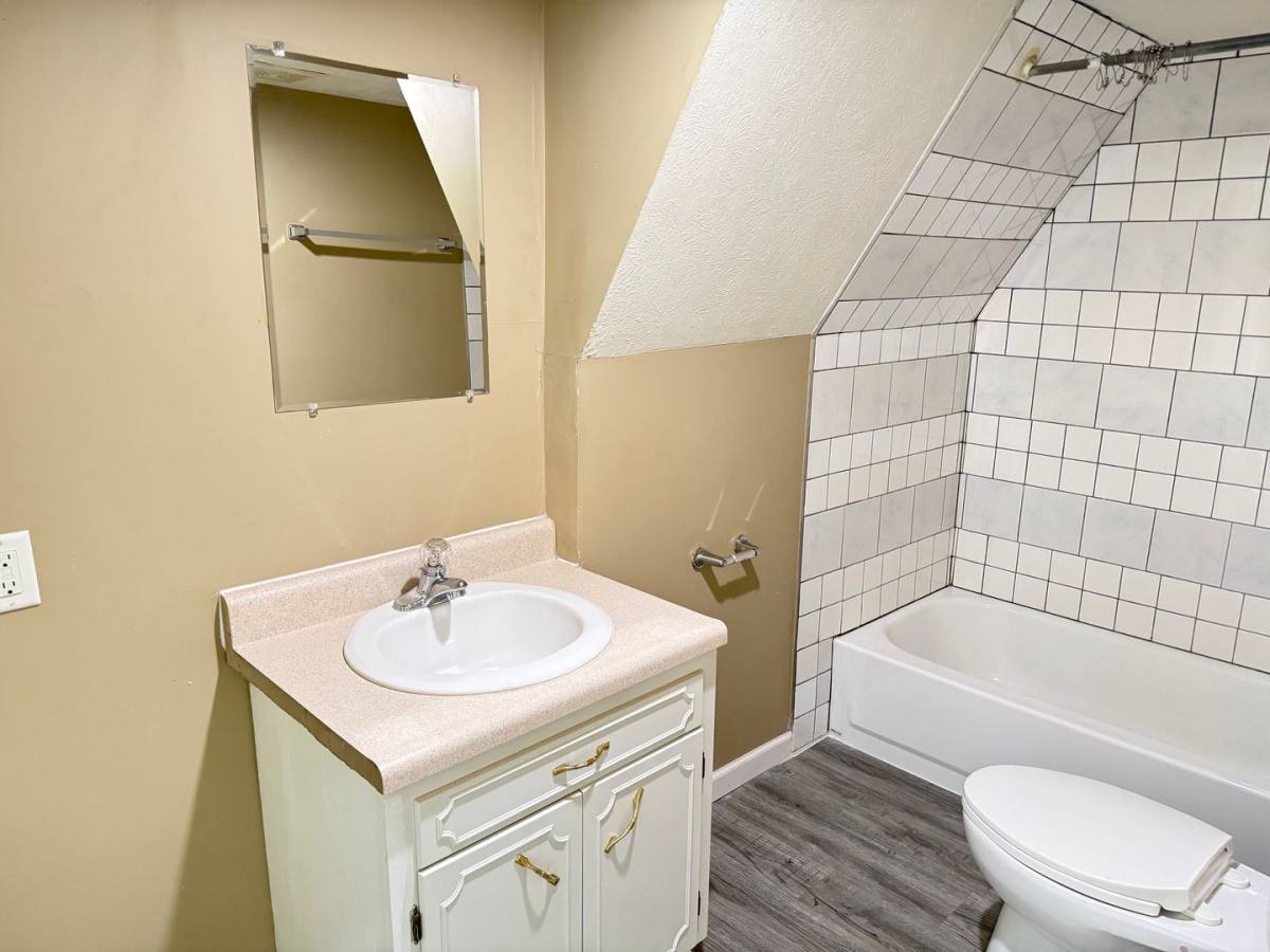 Apartment for rent at 510 W Washington St, Bloomington, IL 61701