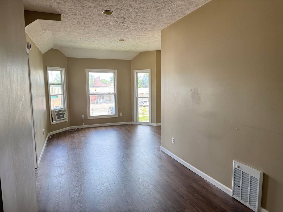 Apartment for rent at 510 W Washington St, Bloomington, IL 61701