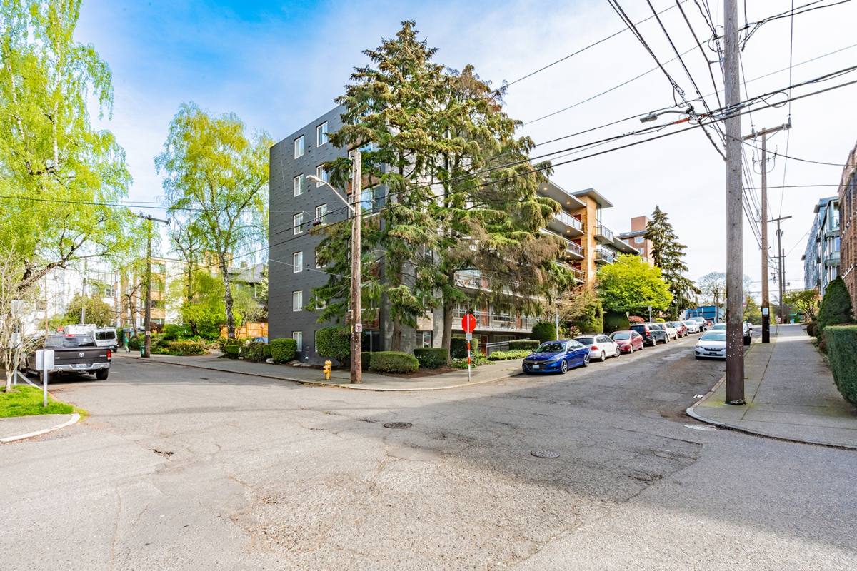 Apartment for rent at 700 E Mercer St, Seattle, WA 98102