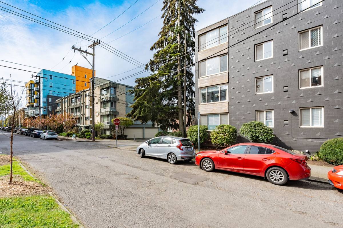 Apartment for rent at 700 E Mercer St, Seattle, WA 98102