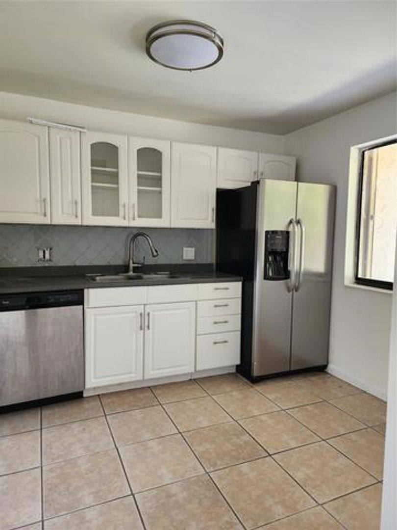 Condo for rent at 390 Racquet Club Rd, Fort Lauderdale, FL 33326