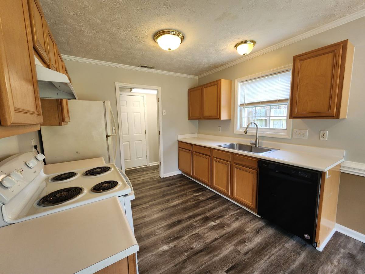 House for rent at 1549 Laurel Oak Dr, Fayetteville, NC 28314