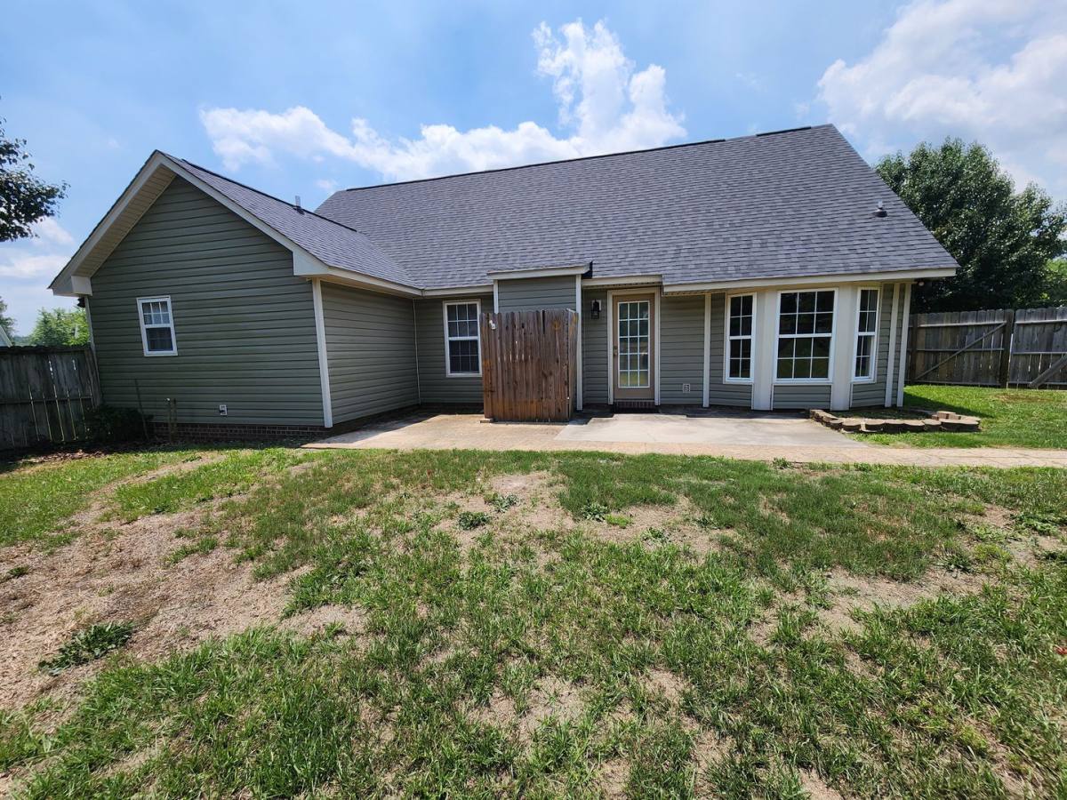 House for rent at 1549 Laurel Oak Dr, Fayetteville, NC 28314