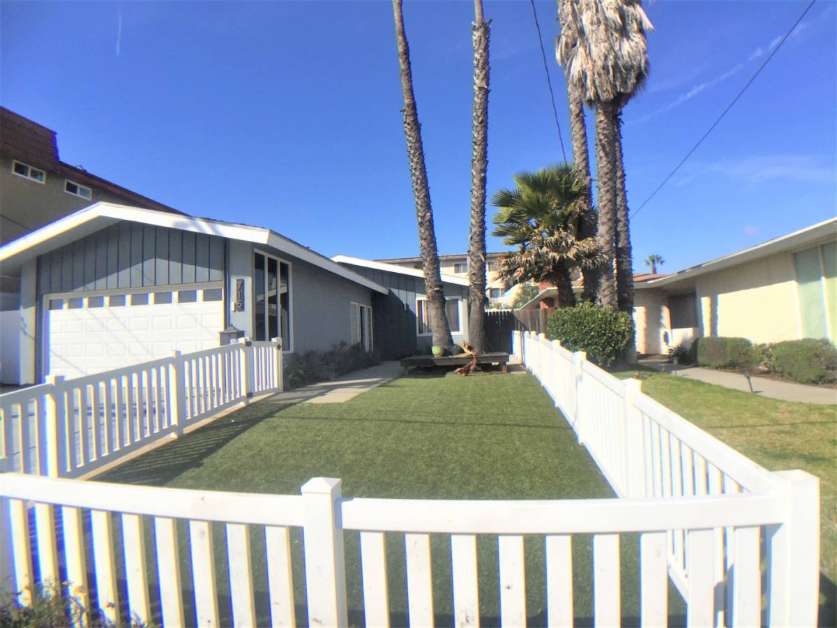 House for rent at 715 W Acacia Ave, El Segundo, CA 90245