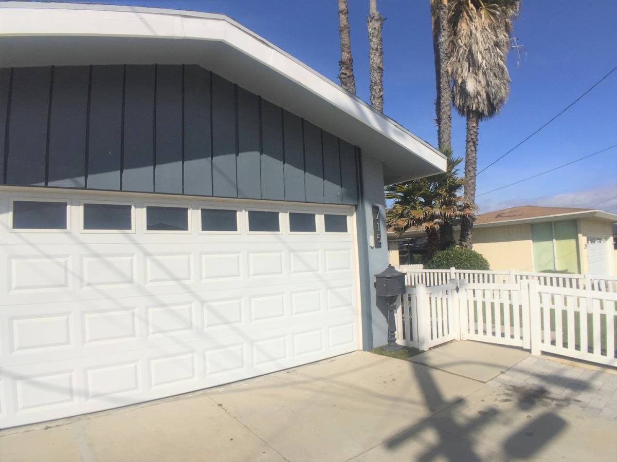 House for rent at 715 W Acacia Ave, El Segundo, CA 90245