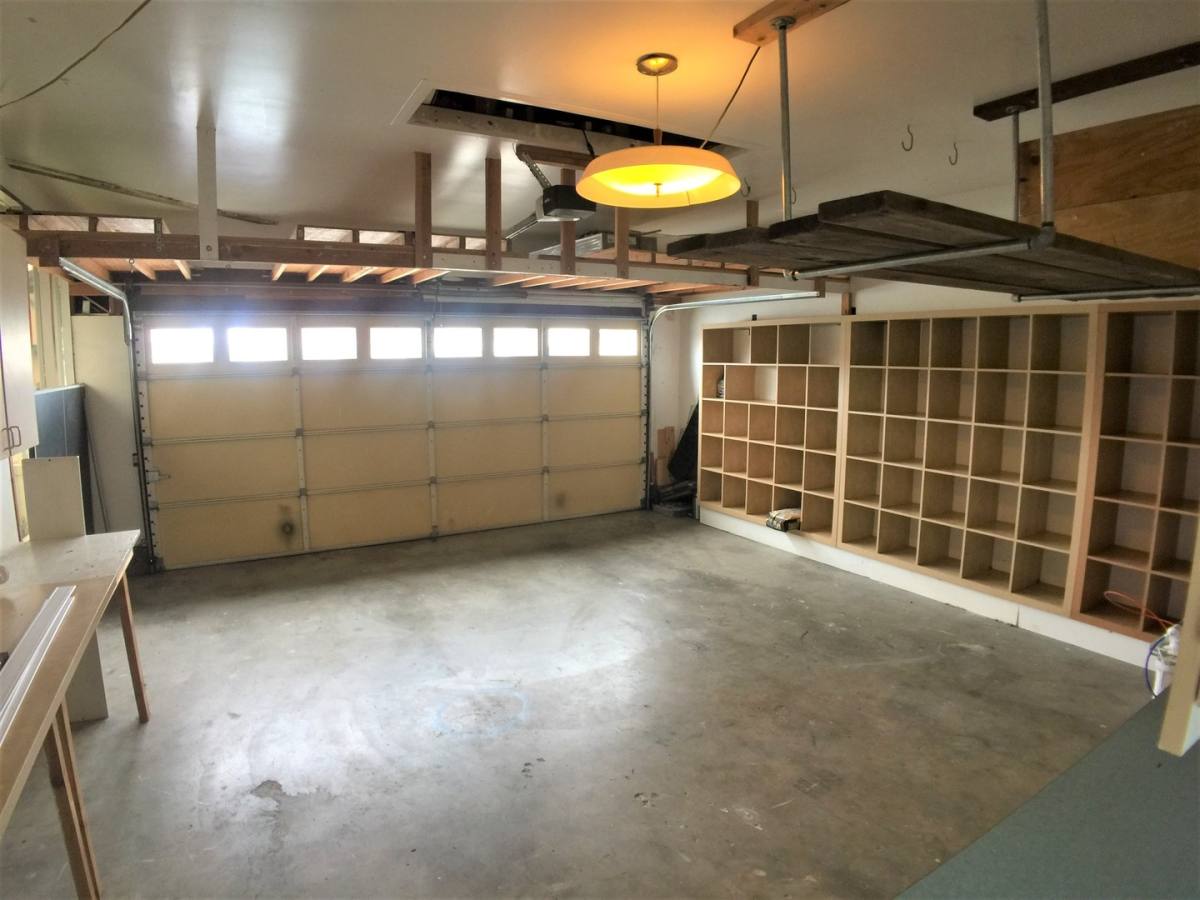 House for rent at 715 W Acacia Ave, El Segundo, CA 90245