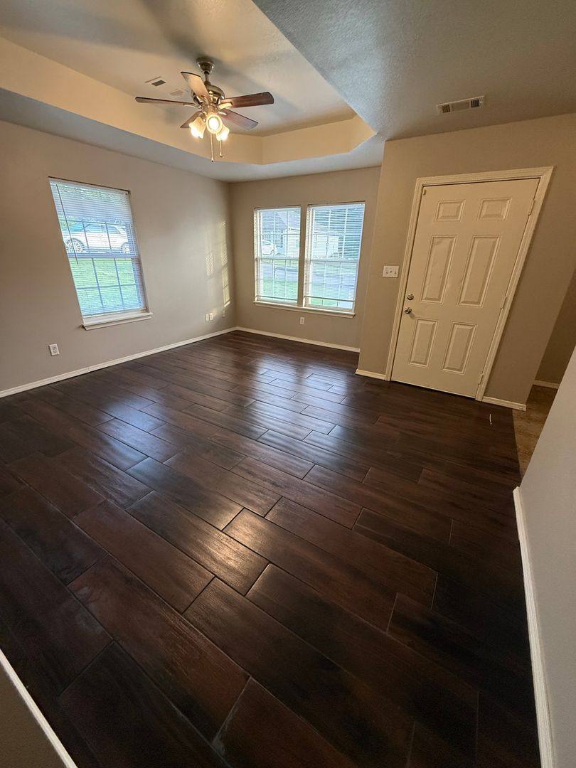 Apartment for rent at 206 S 26 St, Van Buren, AR 72956