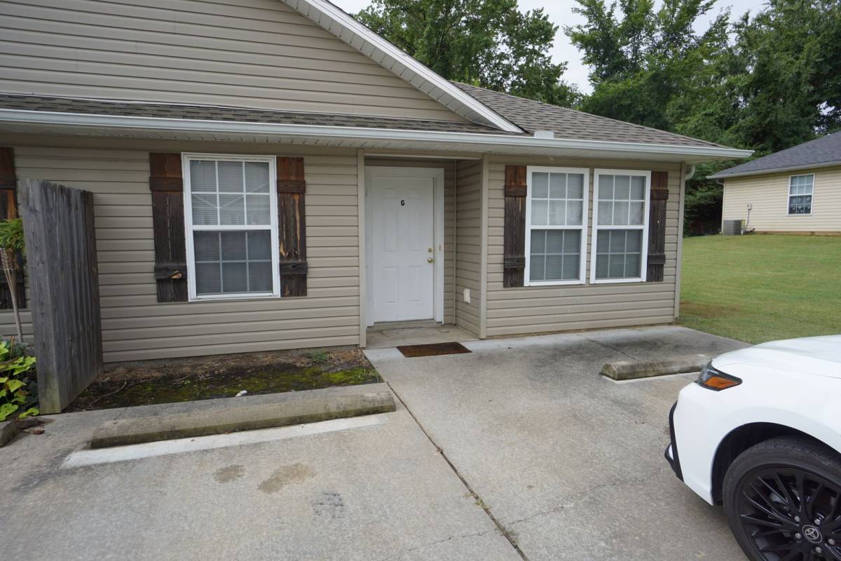 Apartment for rent at 206 S 26 St, Van Buren, AR 72956