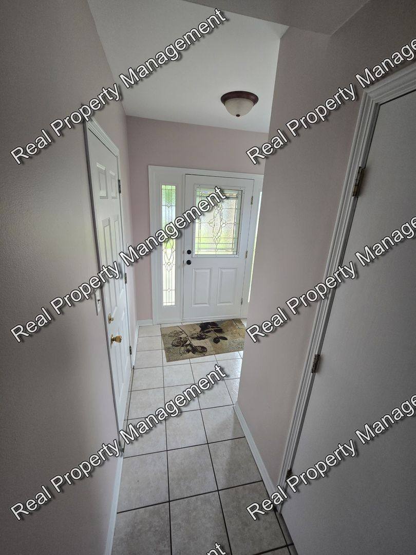 Townhouse for rent at 9149 Waymond Ave, Highland, IN 46322