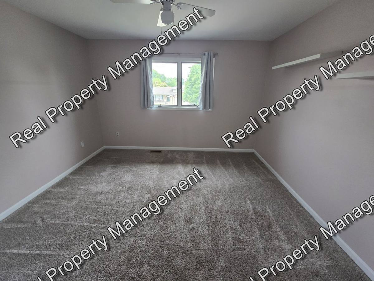 Townhouse for rent at 9149 Waymond Ave, Highland, IN 46322