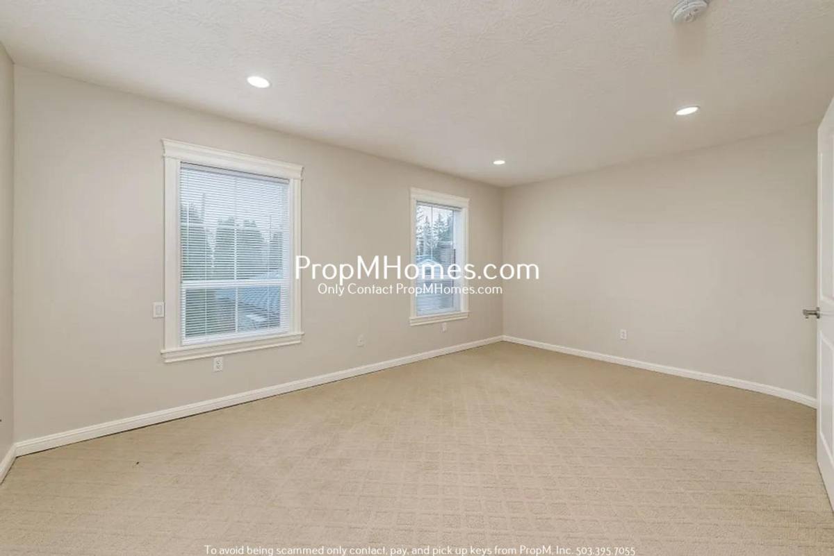 House for rent at 1907 SE 162nd Ave, Portland, OR 97223