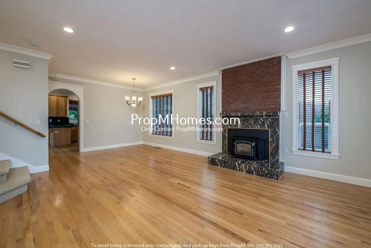 House for rent at 1907 SE 162nd Ave, Portland, OR 97223