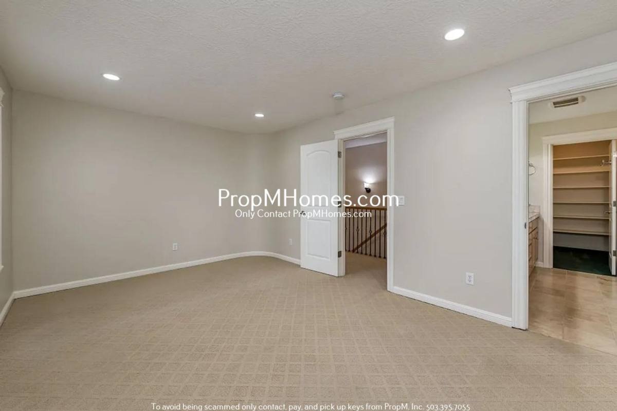 House for rent at 1907 SE 162nd Ave, Portland, OR 97223