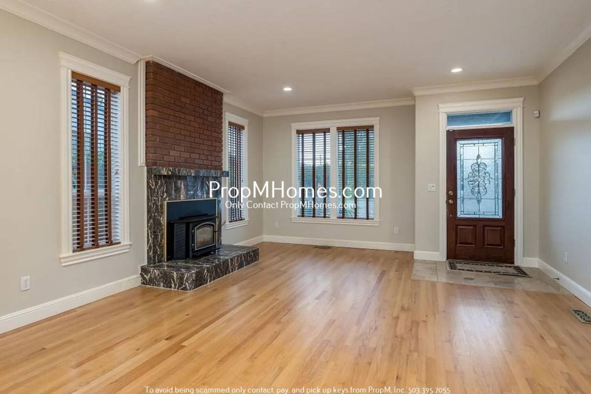 House for rent at 1907 SE 162nd Ave, Portland, OR 97223
