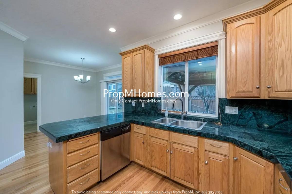 House for rent at 1907 SE 162nd Ave, Portland, OR 97223