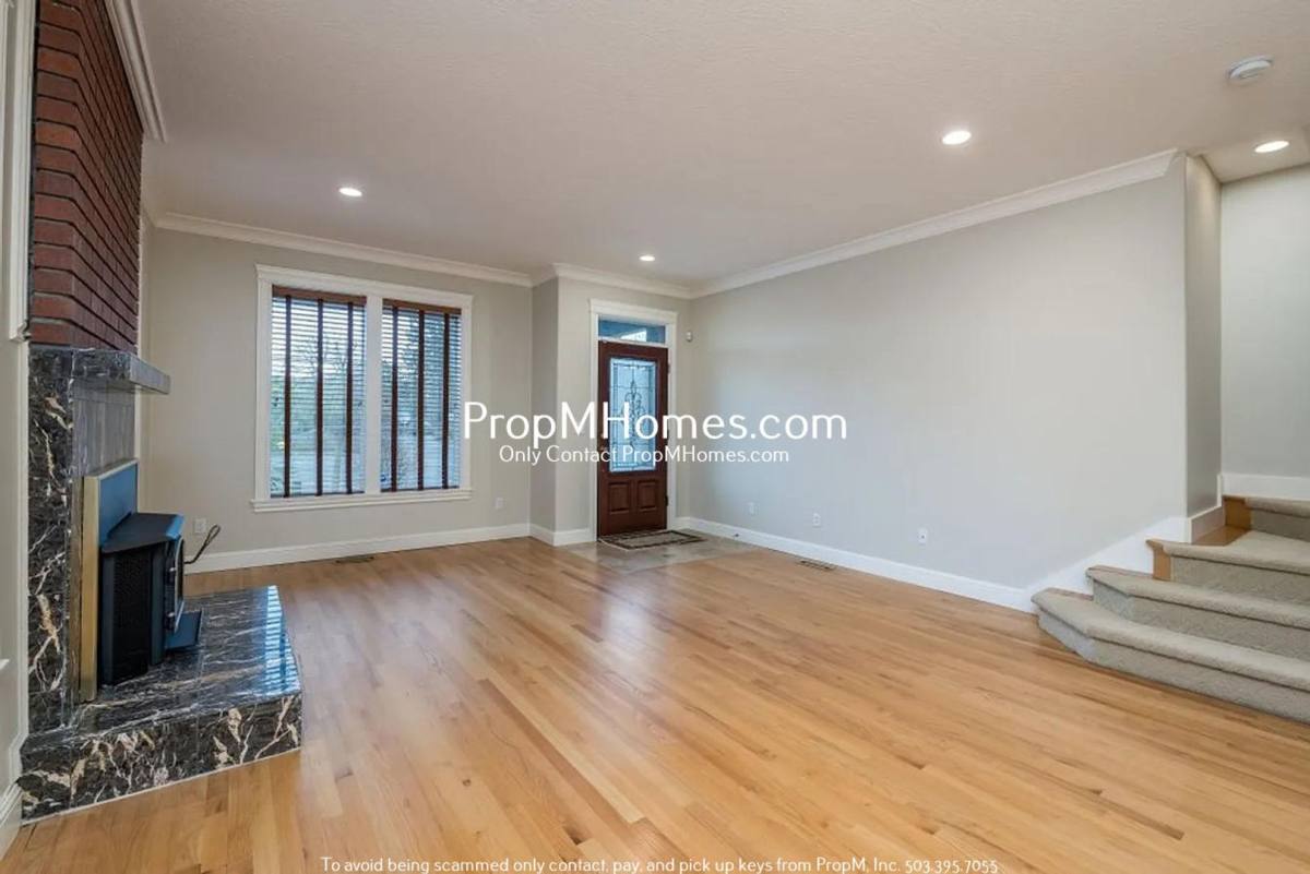 House for rent at 1907 SE 162nd Ave, Portland, OR 97223