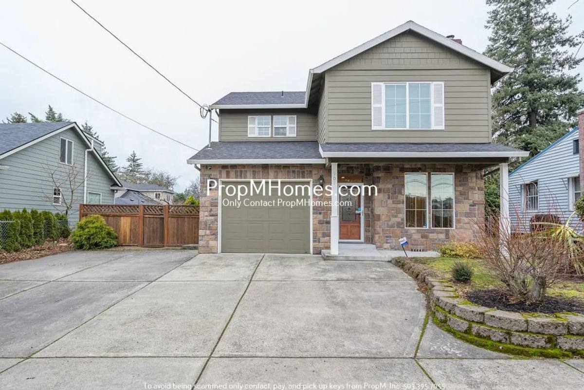 House for rent at 1907 SE 162nd Ave, Portland, OR 97223