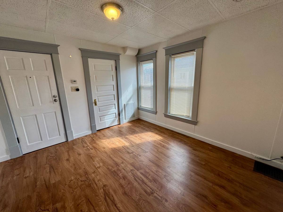 Apartment for rent at 937 Leonard NW, Grand Rapids, MI 49504