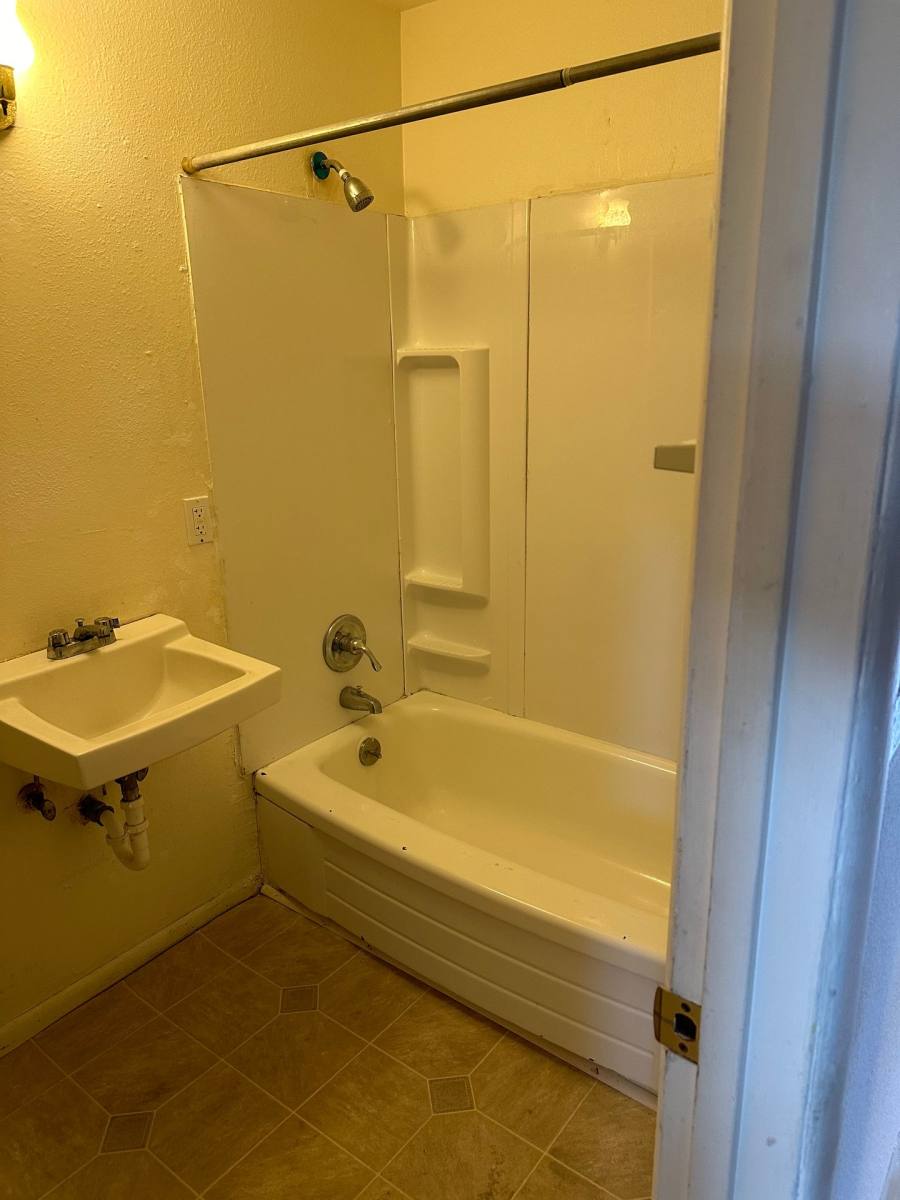 Apartment for rent at 1890 Kalmia St, Sweet Home, OR 97386
